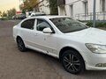 2010 Skoda Octavia II (A5) Рестайлинг, белый, 450000 рублей