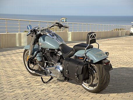 2024 Harley-Davidson Fat Boy, серый, 2300000 рублей, вид 4
