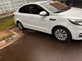 2015 Kia Rio III Рестайлинг, белый, 500000 рублей - вид 2