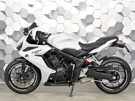 2023 Honda CBR 650R, белый, 939000 рублей, вид 4