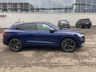 2021 Audi Q8 45 TDI I (4M), синий, 6490000 рублей, вид 4