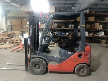 2010 Toyota 02-8FDF15, красный, 470000 рублей, вид 2