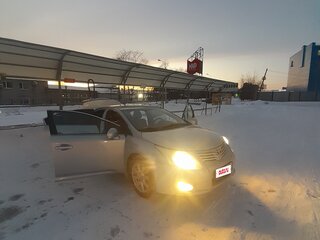 2011 Toyota Avensis III, серебристый, 950000 рублей, вид 2