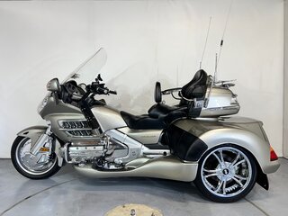 2002 Honda GL 1800 Gold Wing, серебристый, 1110000 рублей, вид 2