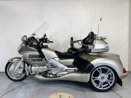 2002 Honda GL 1800 Gold Wing, серебристый, 1110000 рублей, вид 2