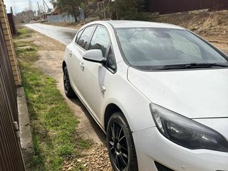 2014 Opel Astra J Рестайлинг, белый, 750000 рублей, вид 4