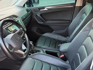 2021 Volkswagen Tiguan II Рестайлинг, чёрный, 3700000 рублей, вид 5
