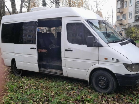2000 Mercedes-Benz Sprinter, белый, 800000 рублей