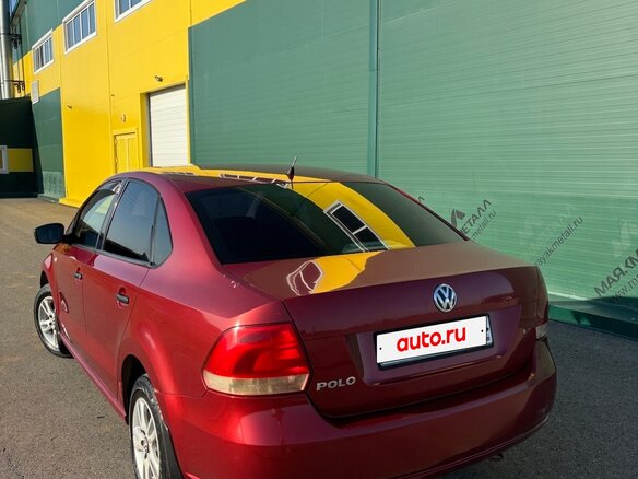 2010 Volkswagen Polo V, красный, 550000 рублей - вид 2