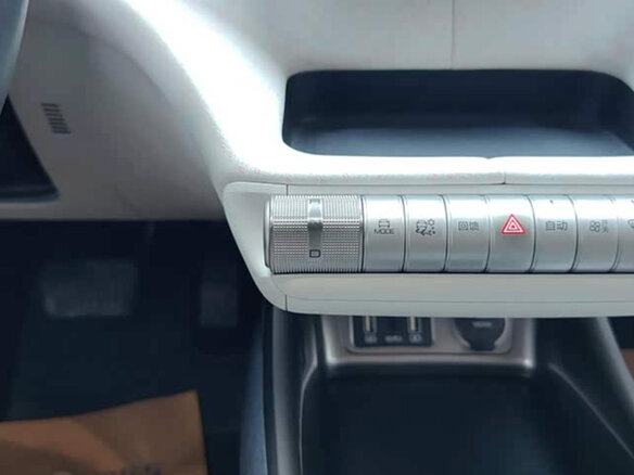2023 BYD Dolphin 44.9 kWh I, серебристый - вид 13