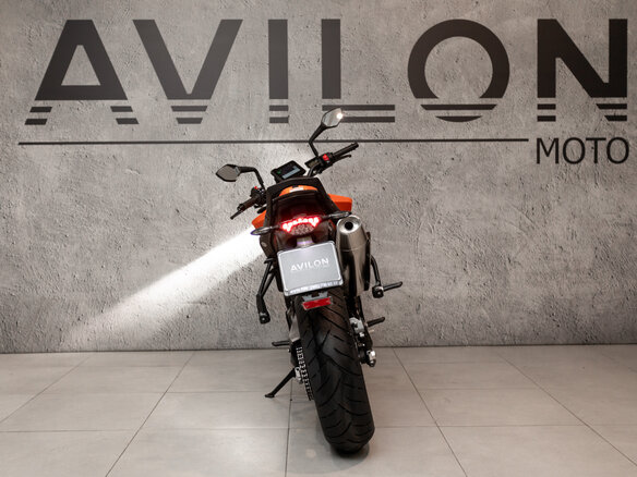 2026 KTM 790 Duke, оранжевый, 1150000 рублей - вид 3
