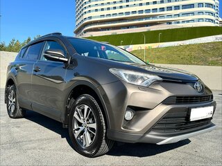 2017 Toyota RAV4 IV (XA40) Рестайлинг, коричневый, 2450000 рублей, вид 4