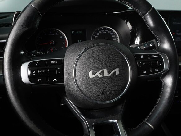 2022 Kia K5 III, красный - вид 18