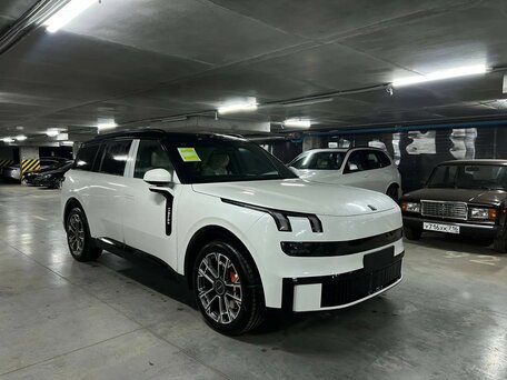 Lynk & Co 900