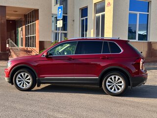 2017 Volkswagen Tiguan II, красный, 2549000 рублей, вид 5