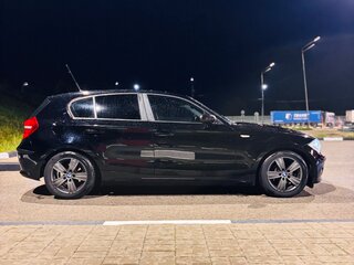 2009 BMW 1 серии 116i I (E81/E82/E87/E88) Рестайлинг, чёрный, 700000 рублей, вид 4