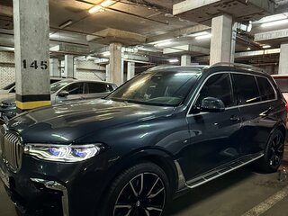 2021 BMW X7 40i I (G07), серый, 9150000 рублей, вид 4