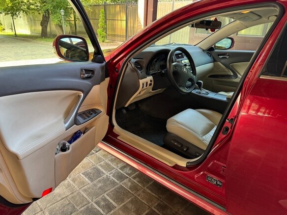 2010 Lexus IS 250 II Рестайлинг, красный, 1600000 рублей - вид 18