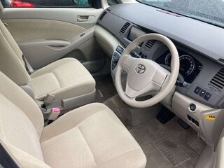 2014 Toyota ISis I Рестайлинг, серебристый, 1400000 рублей, вид 4