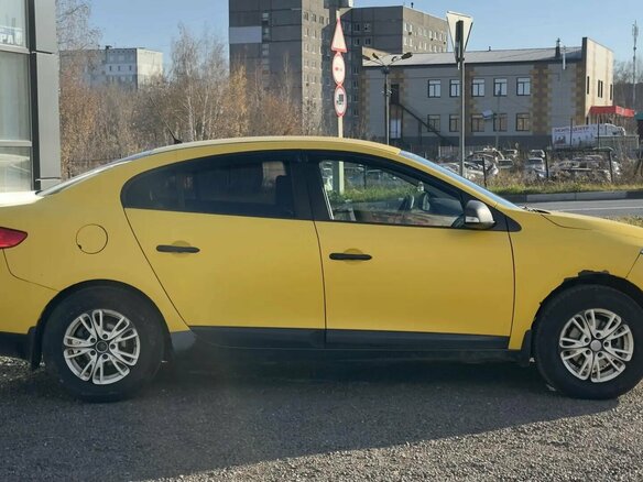 2012 Renault Fluence I, жёлтый, 350000 рублей - вид 3