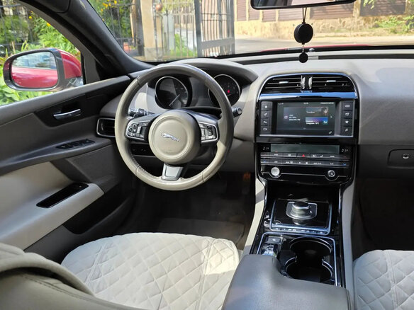 2016 Jaguar XE EcoBoost I, красный - вид 17