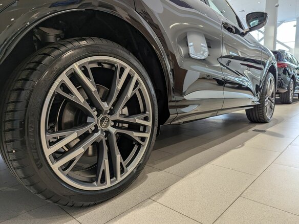 2026 Audi Q5 40 TDI III (GU), чёрный, 8990000 рублей - вид 4