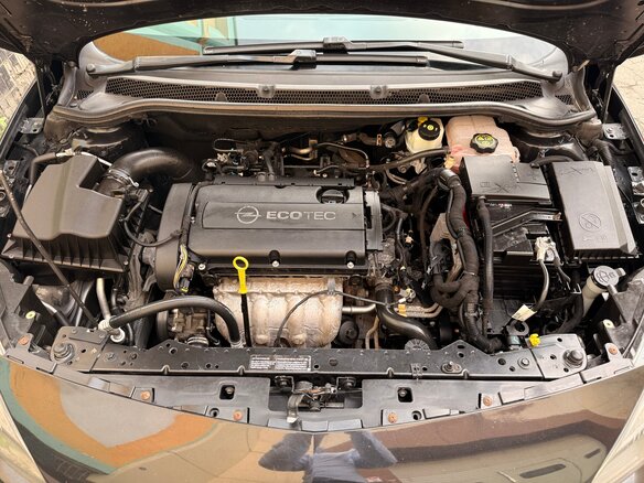 2014 Opel Astra J Рестайлинг, чёрный, 835000 рублей - вид 6