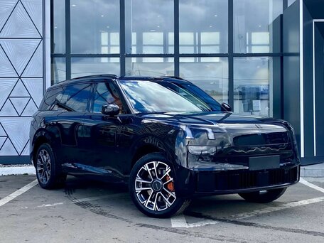 Lynk & Co 900