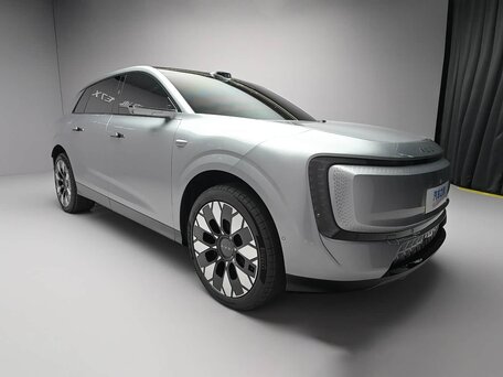 2026 Audi E7X, серебристый, 7399900 рублей, вид 2