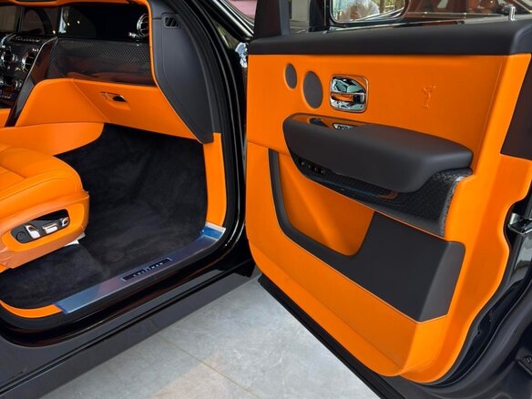 2026 Rolls-Royce Cullinan Black Badge I Рестайлинг (Series II), чёрный, 48000000 рублей - вид 9