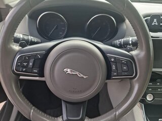 2015 Jaguar XE I, чёрный, 2000000 рублей, вид 5