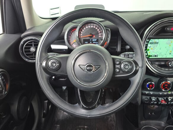 2018 Mini Hatch Cooper III (F55/F56) Рестайлинг, синий, 1360000 рублей - вид 13