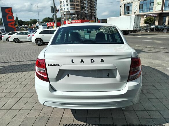 2026 Lada (ВАЗ) Granta I Рестайлинг, белый, 850000 рублей - вид 5