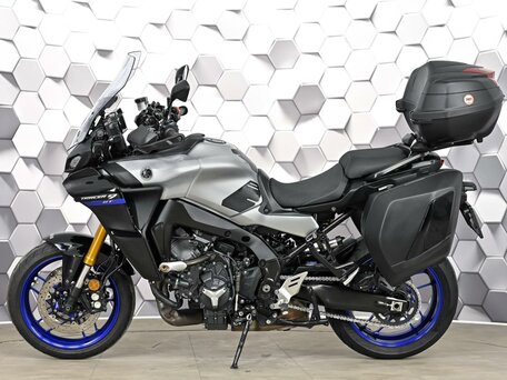 2021 Yamaha MT-09 Tracer (FJ-09), серебристый, 1277000 рублей, вид 4