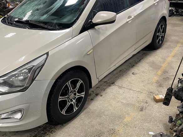 2015 Hyundai Solaris I Рестайлинг, бежевый, 795000 рублей - вид 2