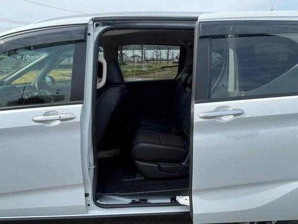 2023 Honda Freed+ II Рестайлинг, белый, 1287000 рублей - вид 17