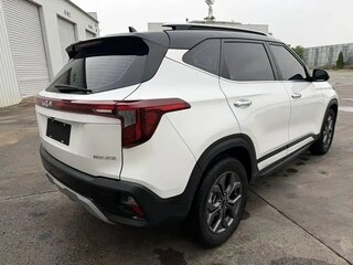 2023 Kia Seltos I Рестайлинг, белый, 1870000 рублей, вид 3
