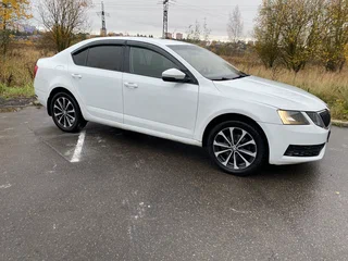 2017 Skoda Octavia III (A7) Рестайлинг, белый, 895000 рублей, вид 2