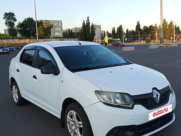 2014 Renault Logan II, белый, 420000 рублей