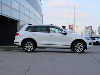 2013 Volkswagen Touareg II, белый, 2447000 рублей, вид 4