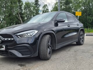 2020 Mercedes-Benz GLA 250 II (H247), чёрный, 3590000 рублей, вид 3