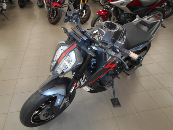 2018 KTM 790 Duke, серый - вид 5