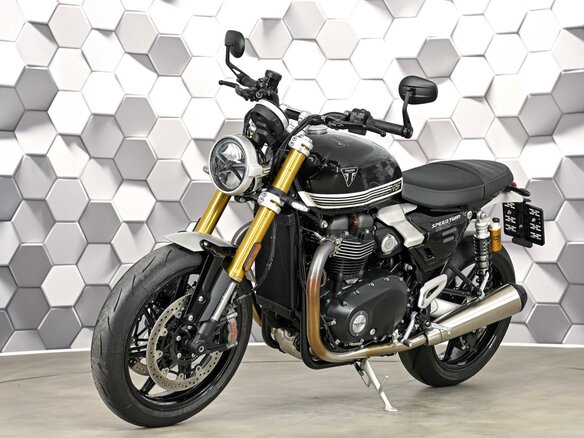 2025 Triumph Speed Twin, чёрный, 1777000 рублей - вид 1