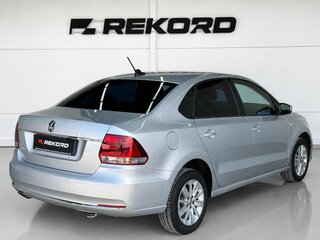 2017 Volkswagen Polo V Рестайлинг, серебристый, 1499000 рублей, вид 4