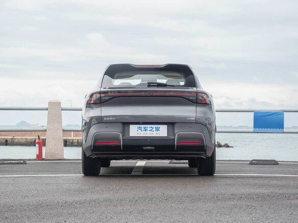 2026 Changan Qiyuan Q05 51.9 kWh II, серебристый, 2300000 рублей - вид 3