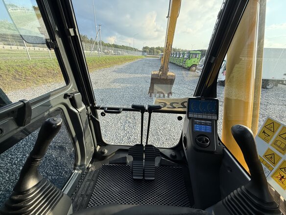 2019 Komatsu PC220-8, жёлтый - вид 12
