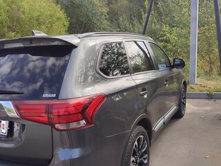 2022 Mitsubishi Outlander III Рестайлинг 3, серый, 2410000 рублей, вид 3