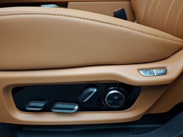 2026 Aito M7 53.4 kWh II, белый, 9990000 рублей - вид 15