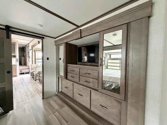 2023 Grand Design RV Solitude, белый, 9965000 рублей - вид 28