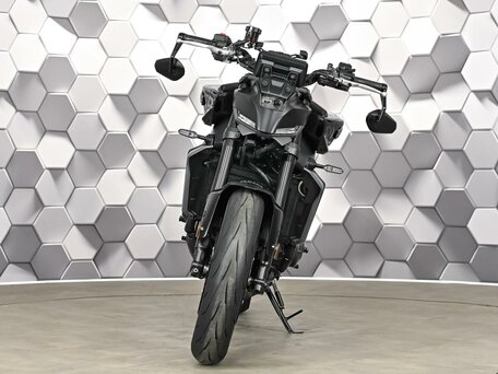 2024 Yamaha MT-09 (FZ-09), чёрный, 1075000 рублей, вид 5